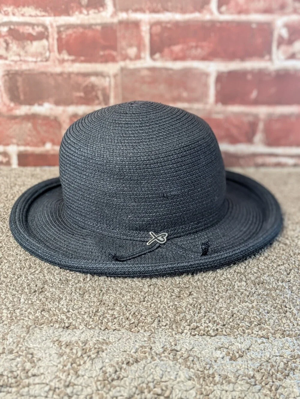 Betmar New York Womens Woven Straw Sun Hat Charcoal Grey Wide Brim Cloche